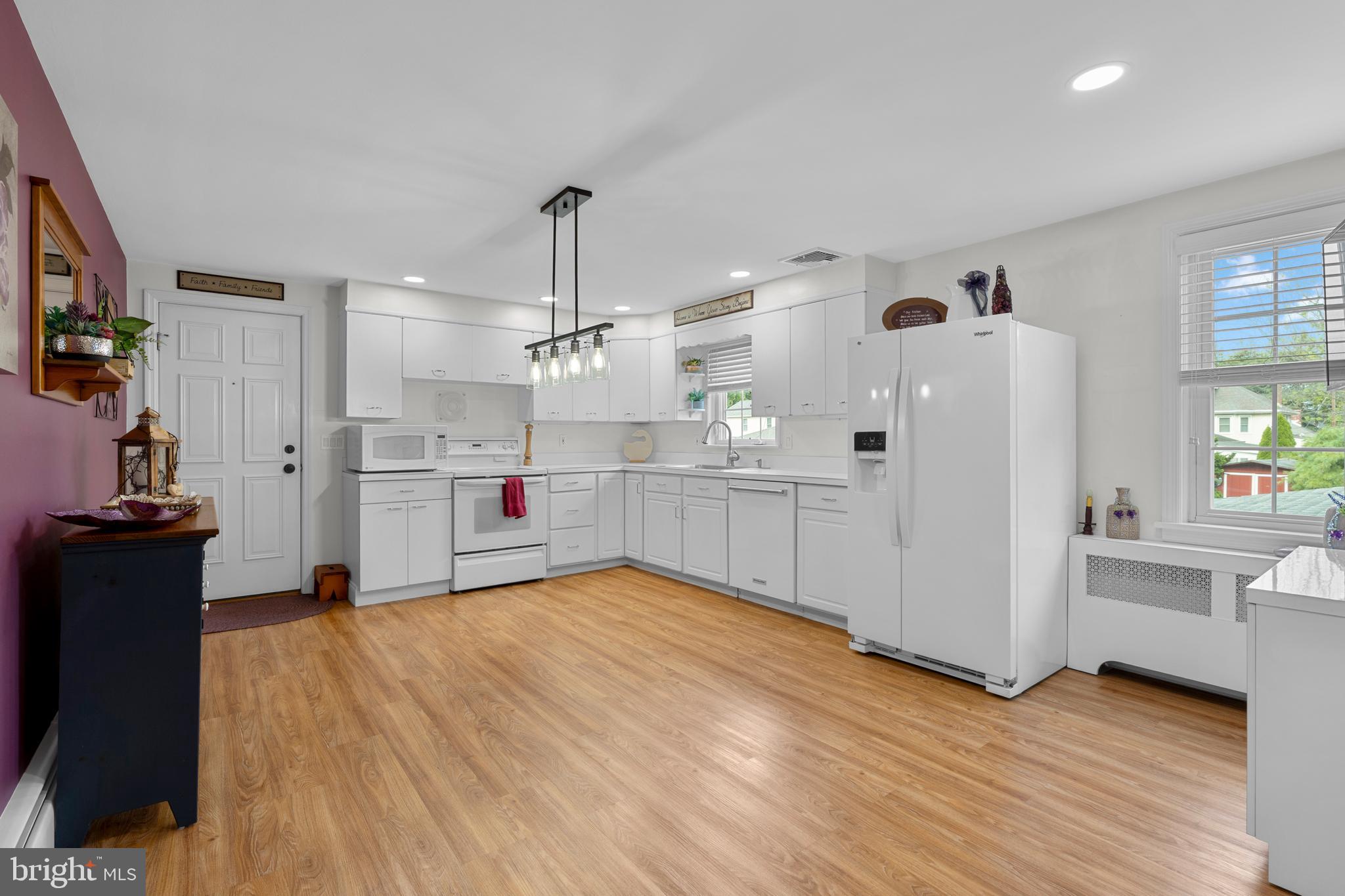 191 W RELIANCE ROAD