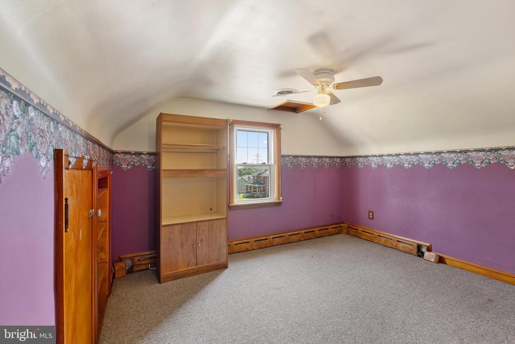 439 W Center St