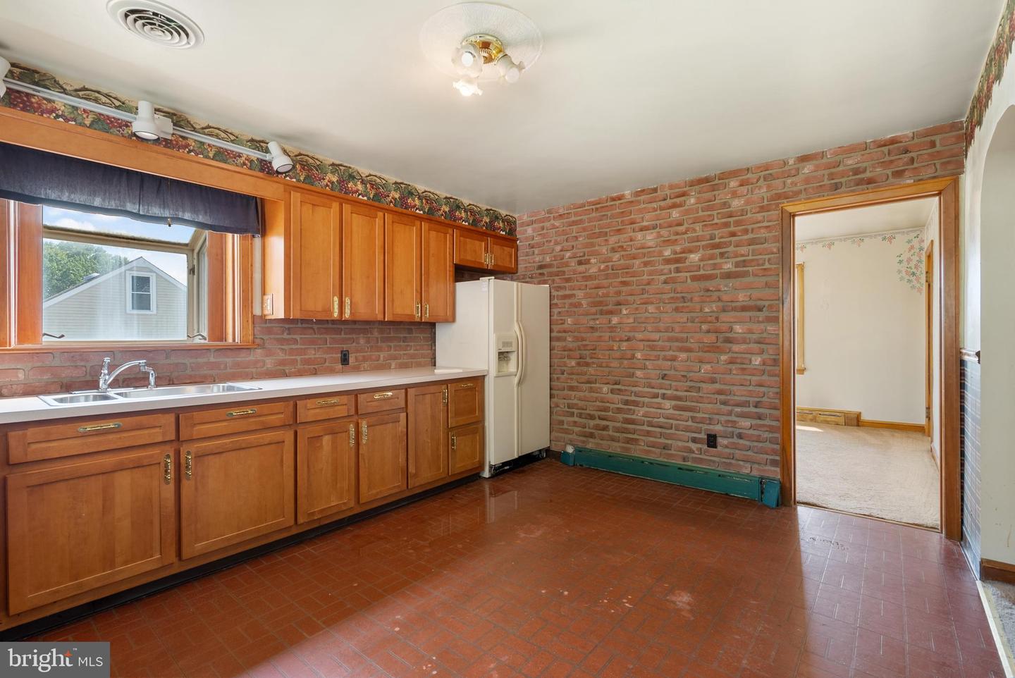 439 W Center St