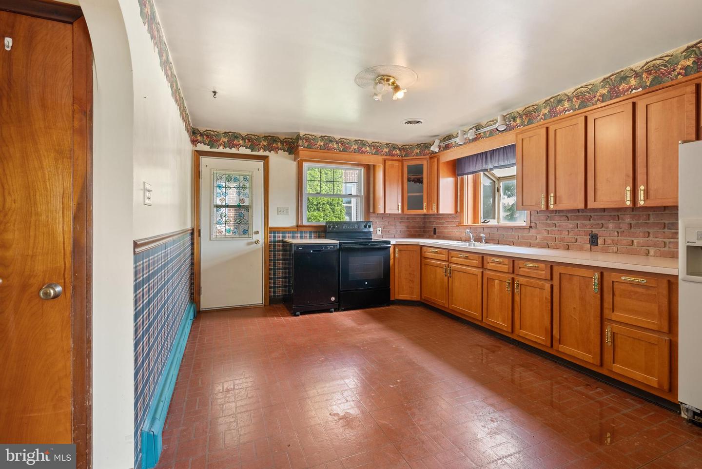 439 W Center St