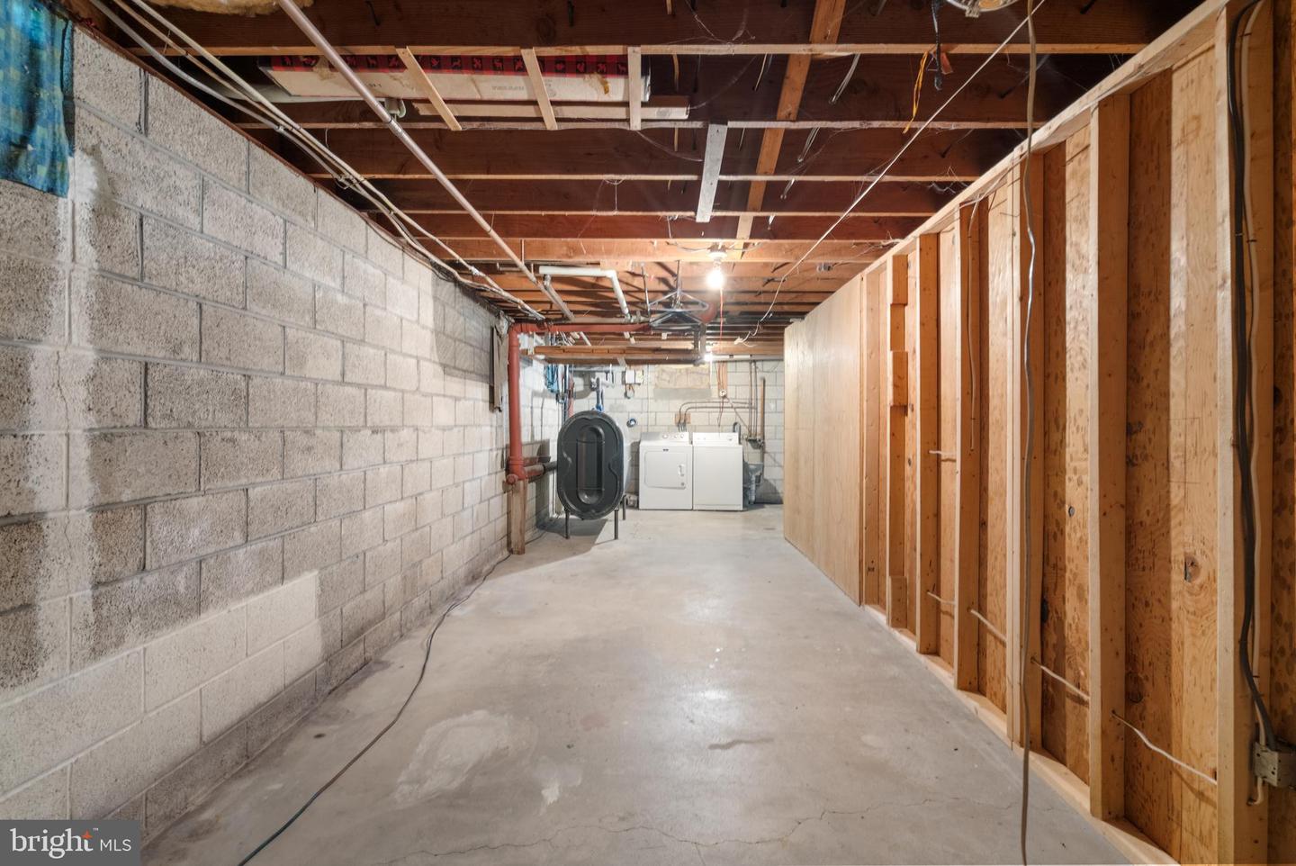439 W Center St