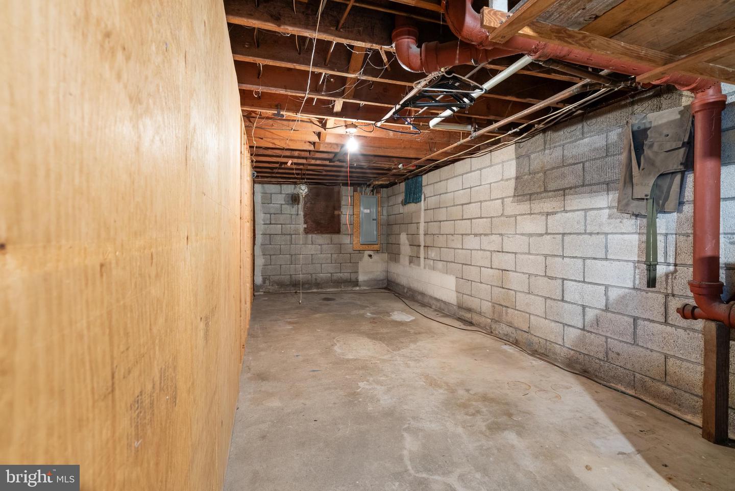 439 W Center St