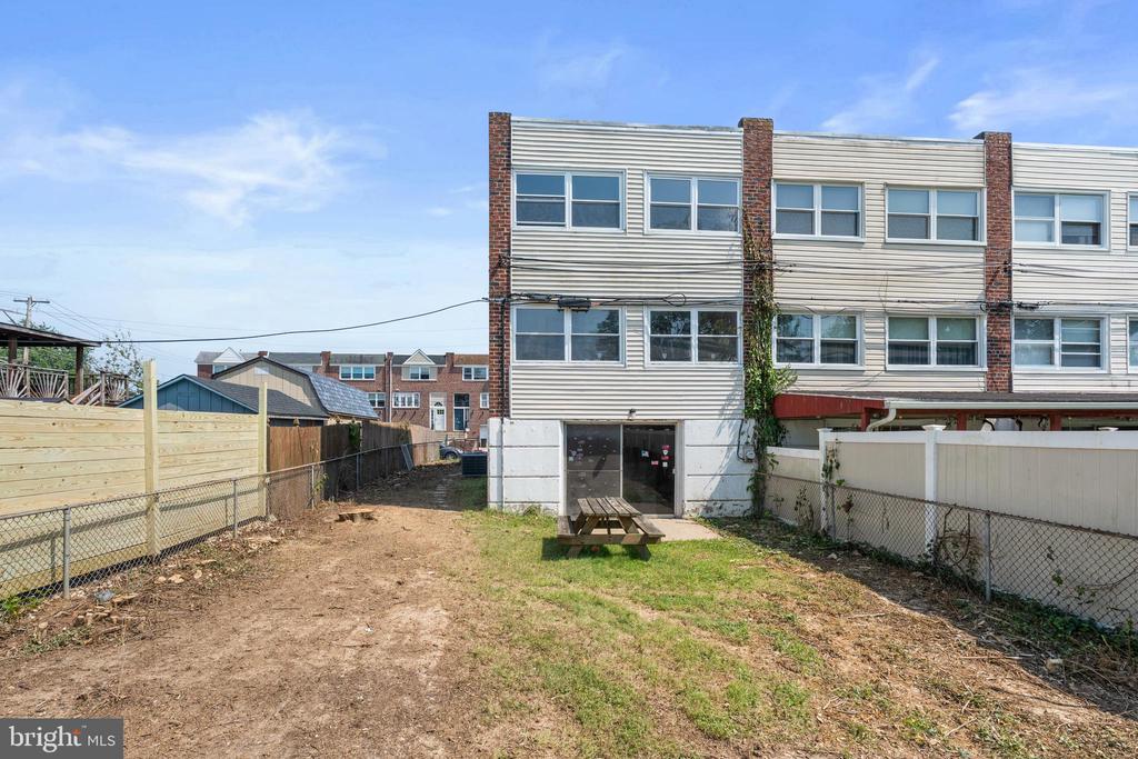12218 Sweet Briar Rd