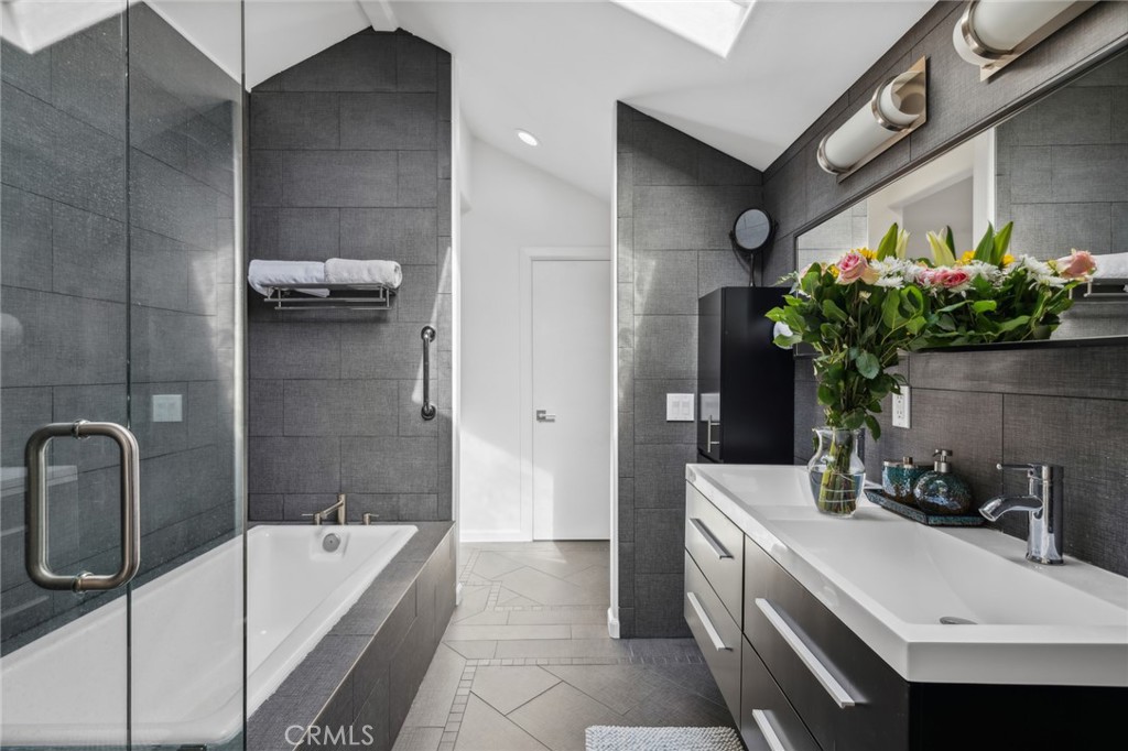 410 .5 Goldenrod Avenue B