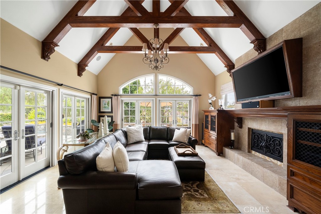 22187 Westcliff