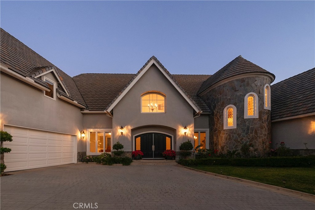 22187 Westcliff