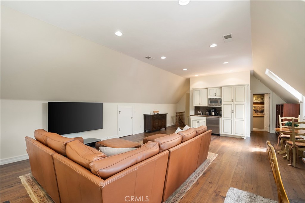 22187 Westcliff