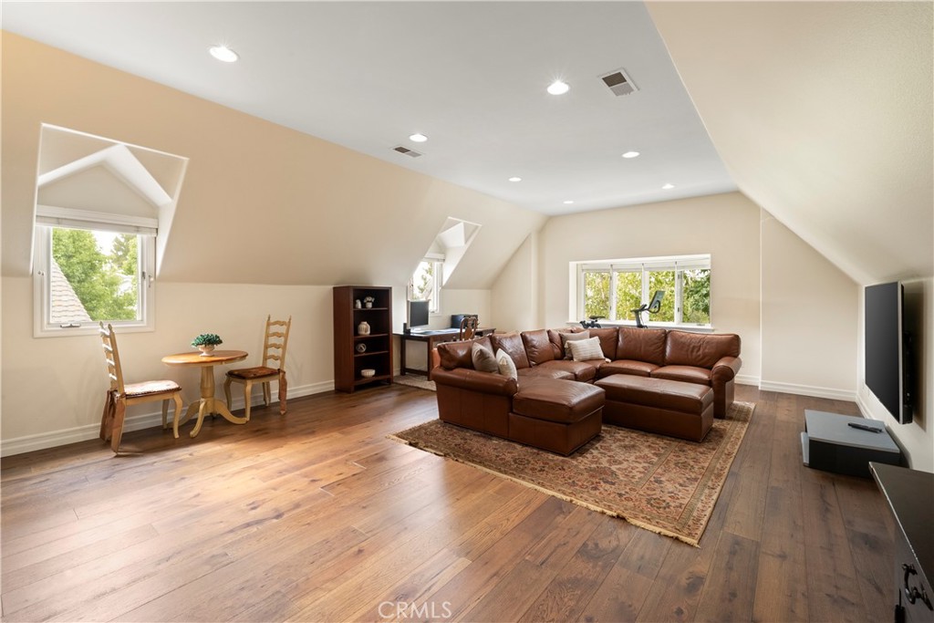 22187 Westcliff