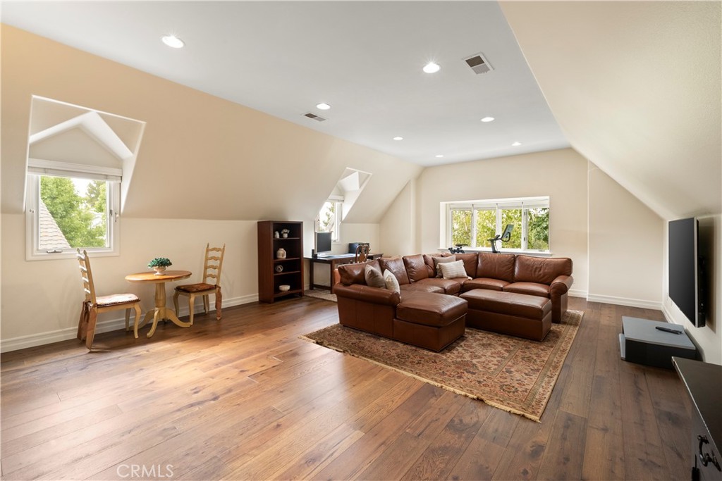 22187 Westcliff