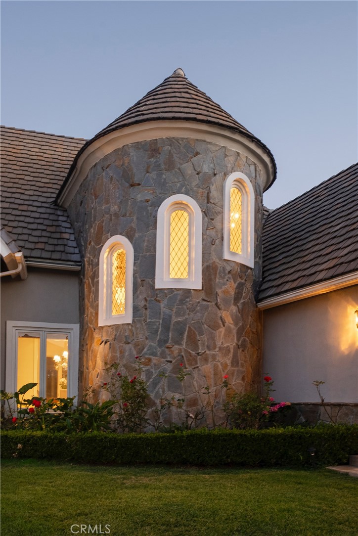 22187 Westcliff