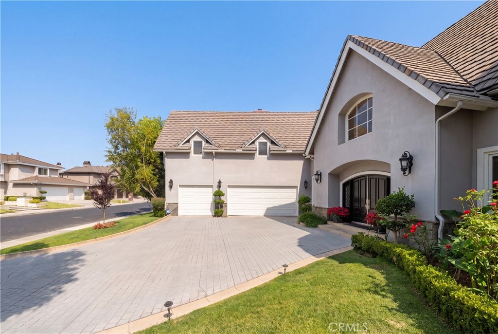 22187 Westcliff
