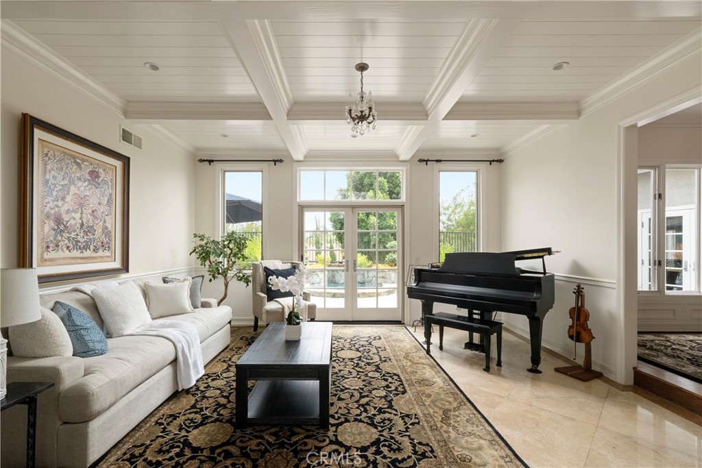 22187 Westcliff