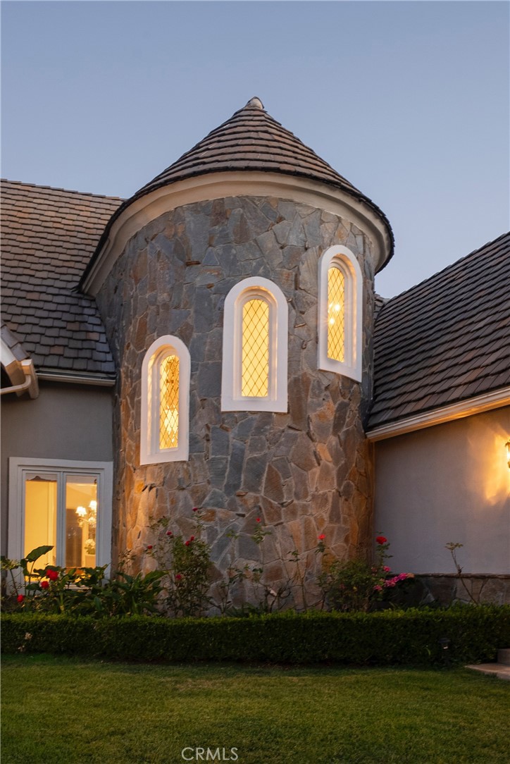 22187 Westcliff