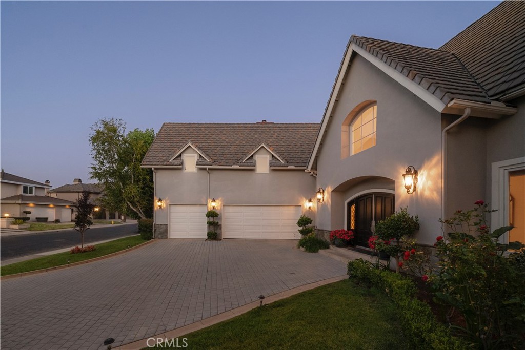 22187 Westcliff