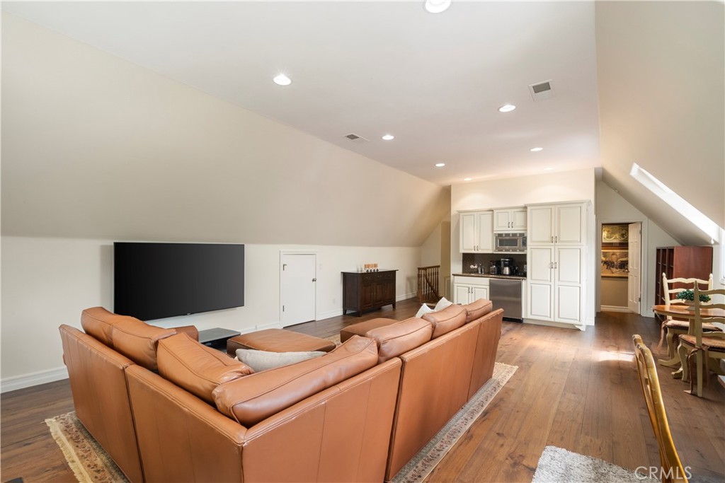 22187 Westcliff