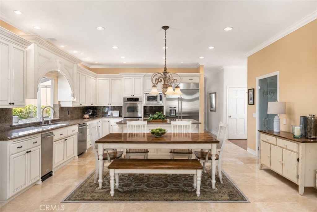 22187 Westcliff
