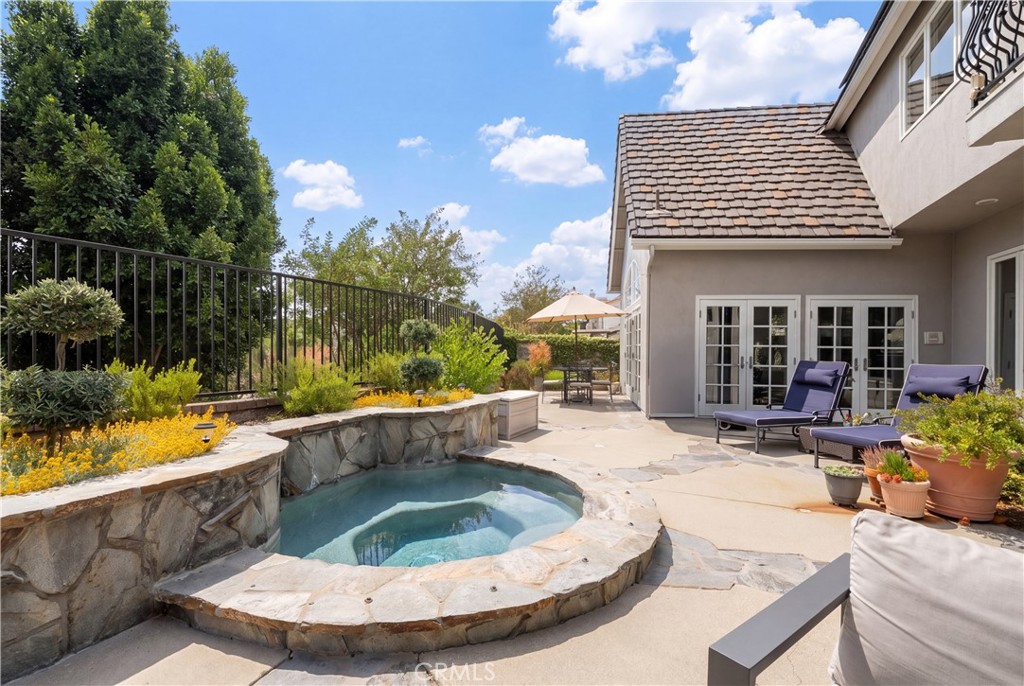 22187 Westcliff
