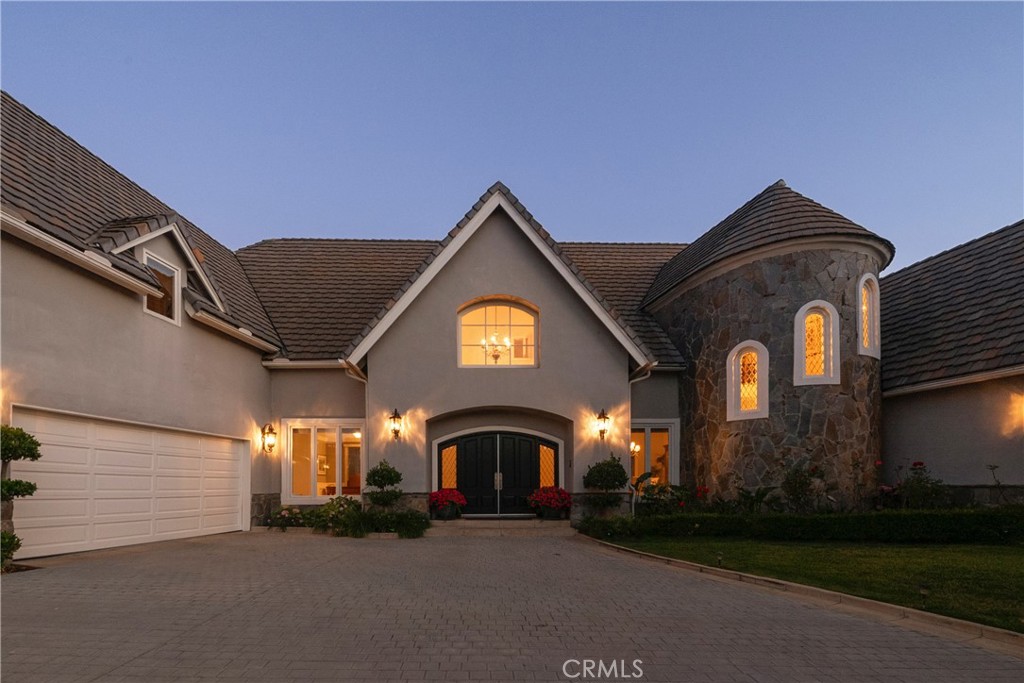 22187 Westcliff