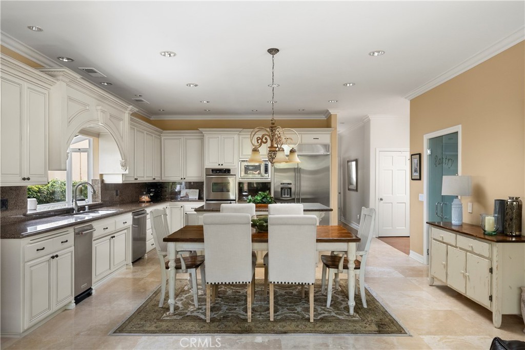 22187 Westcliff
