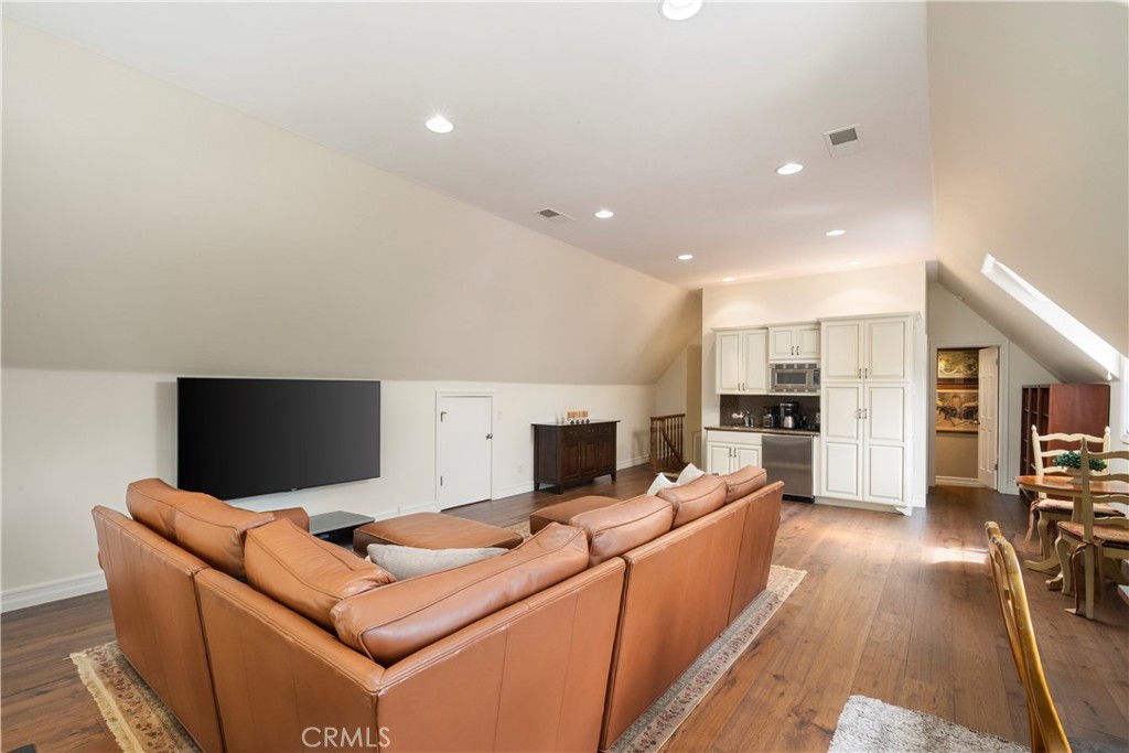 22187 Westcliff