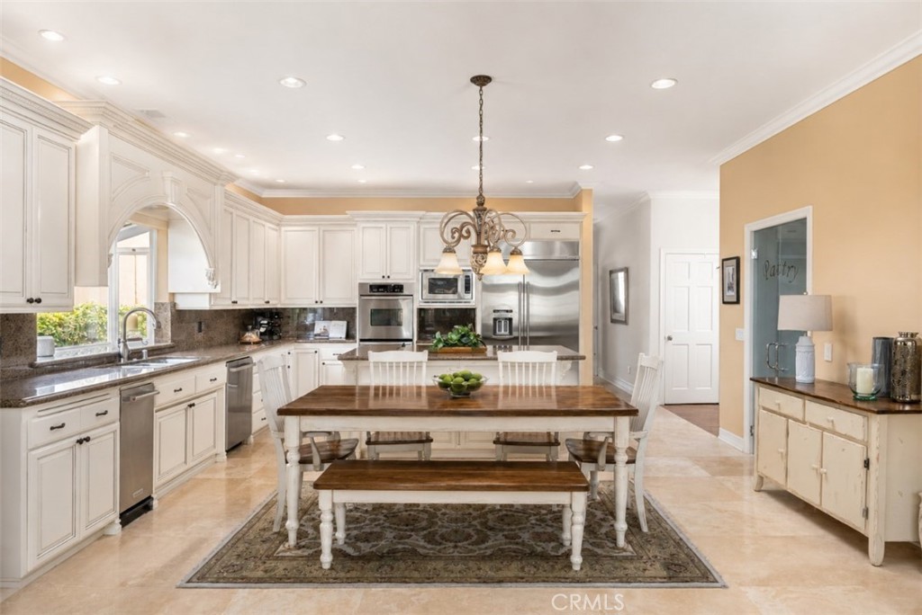 22187 Westcliff