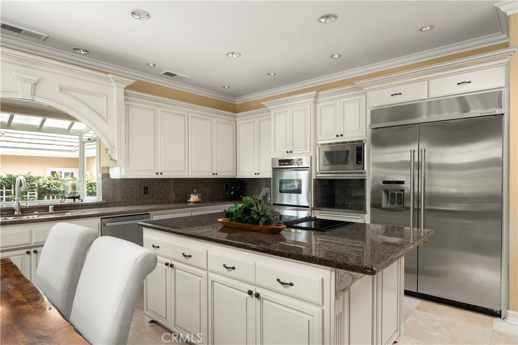 22187 Westcliff
