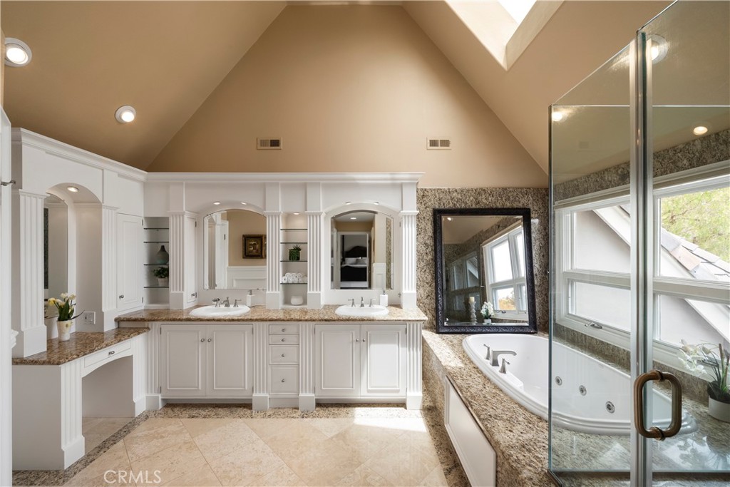 22187 Westcliff