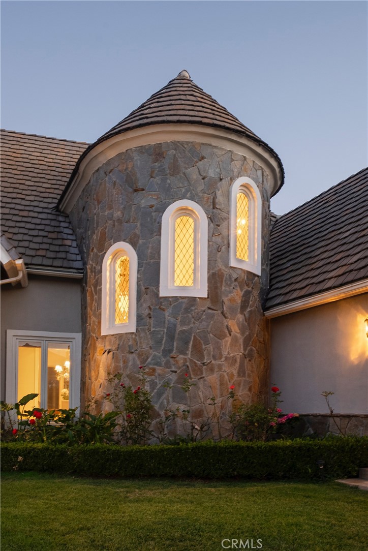 22187 Westcliff