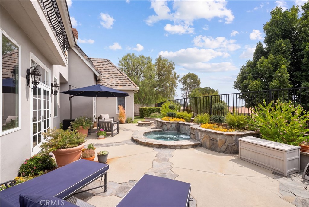 22187 Westcliff