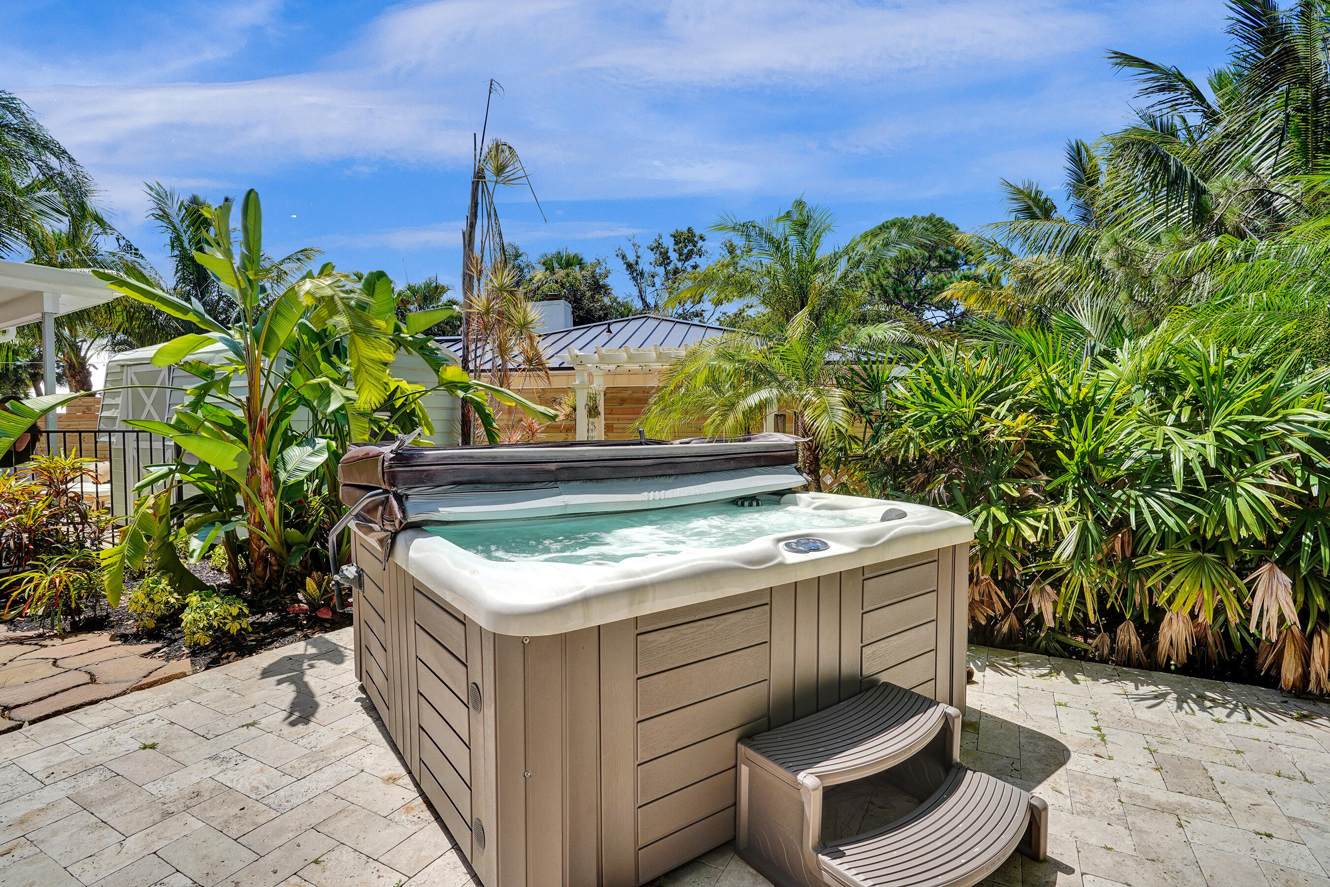 1407 SW Peninsula Lane
