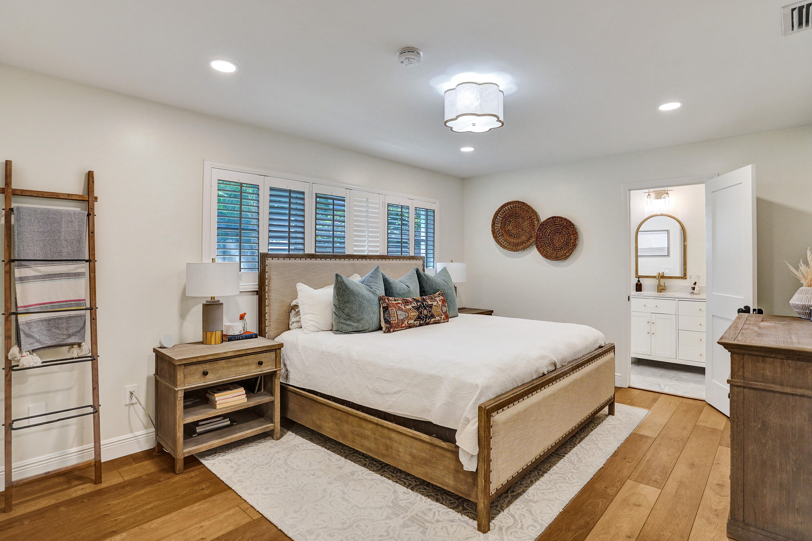 1407 SW Peninsula Lane