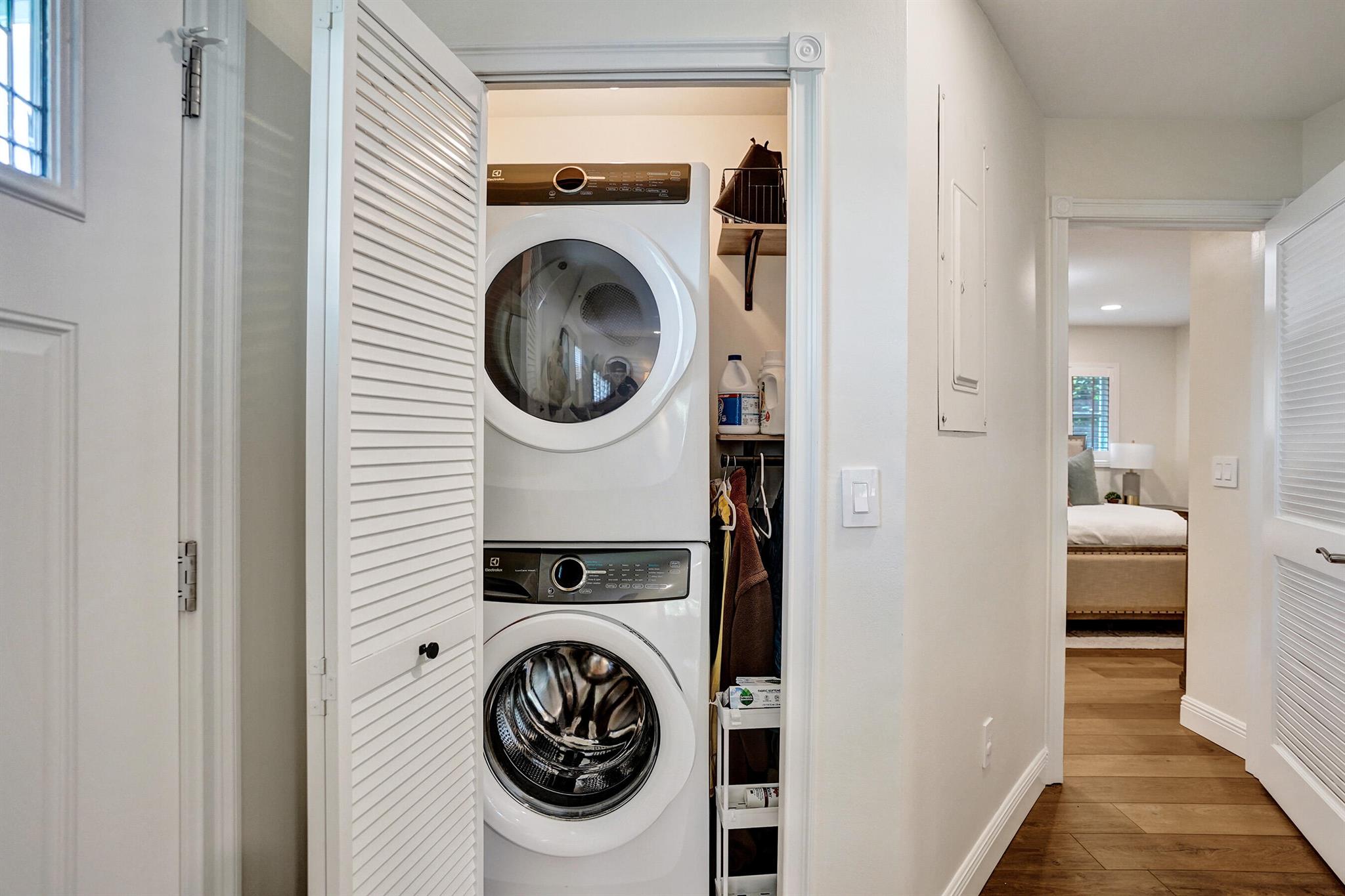 1407 SW Peninsula Lane