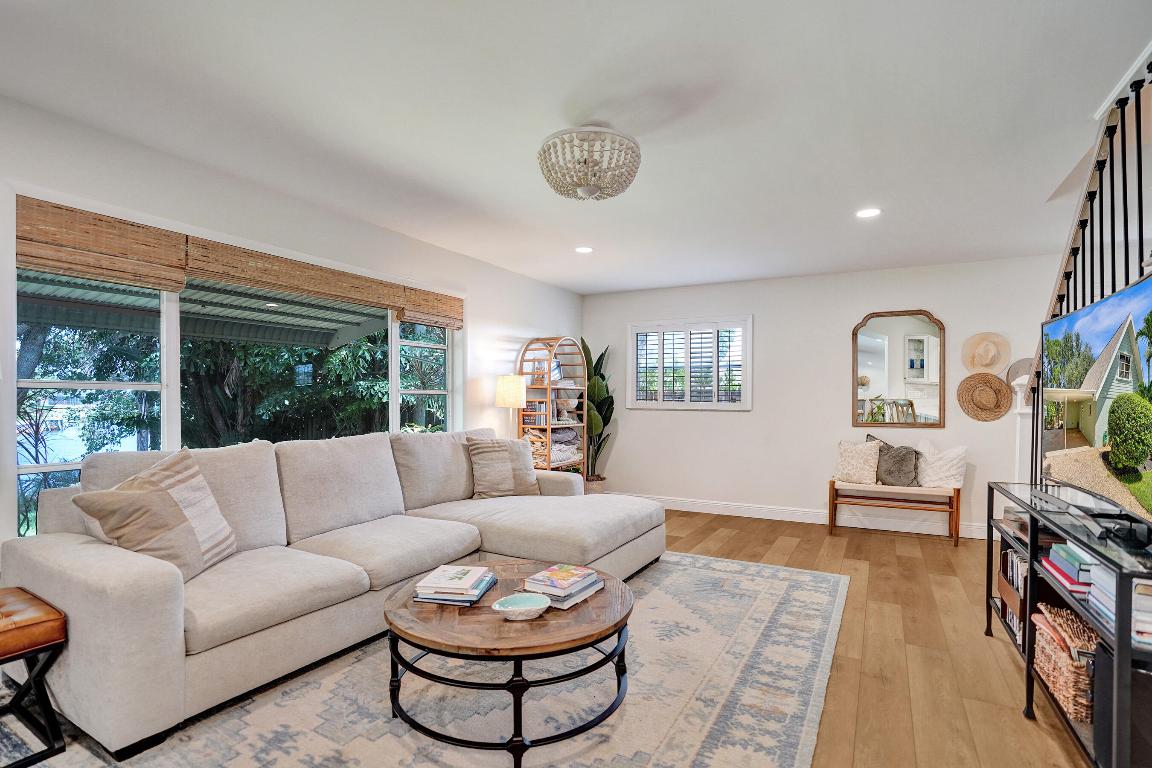 1407 SW Peninsula Lane