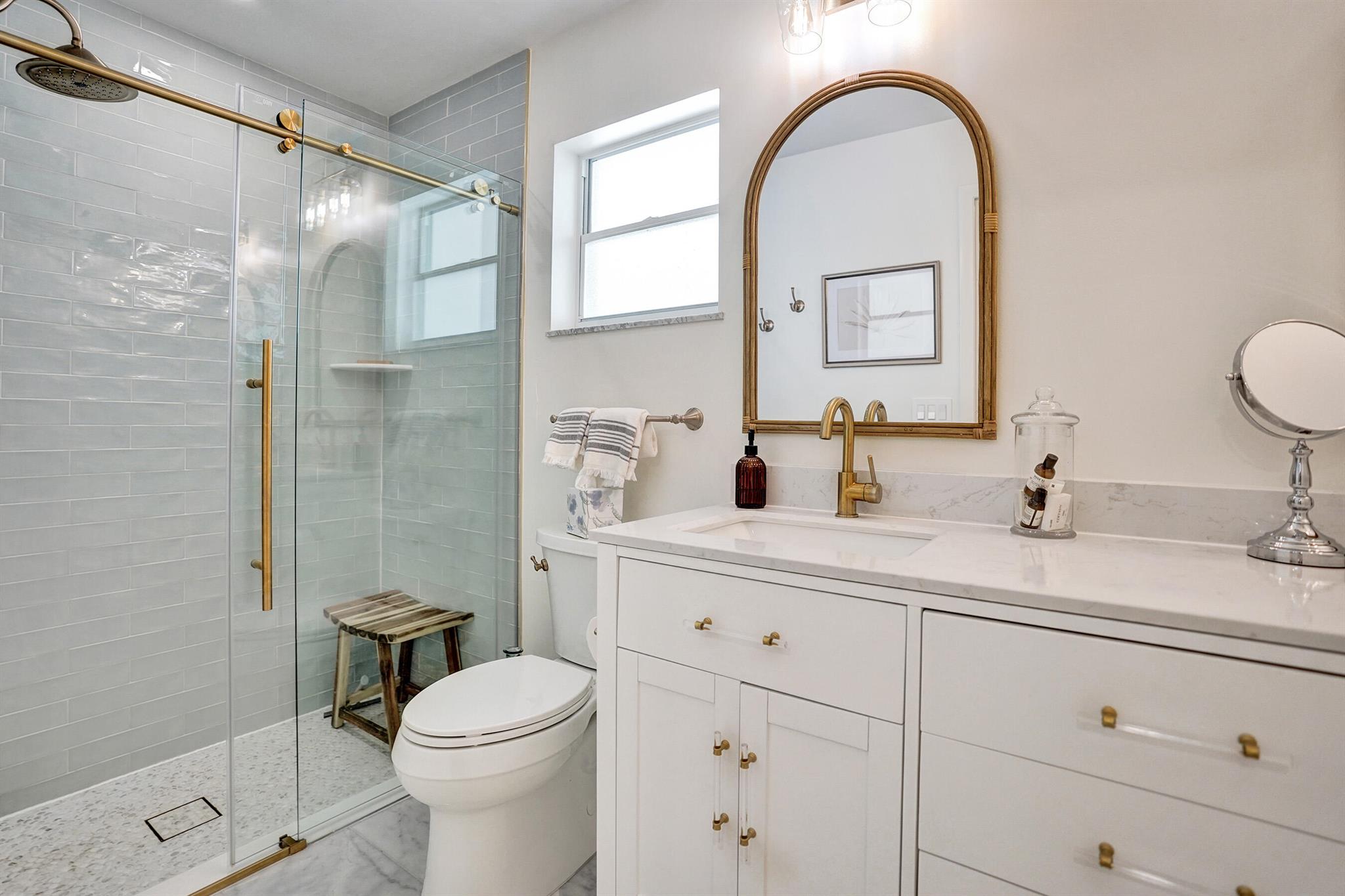 1407 SW Peninsula Lane