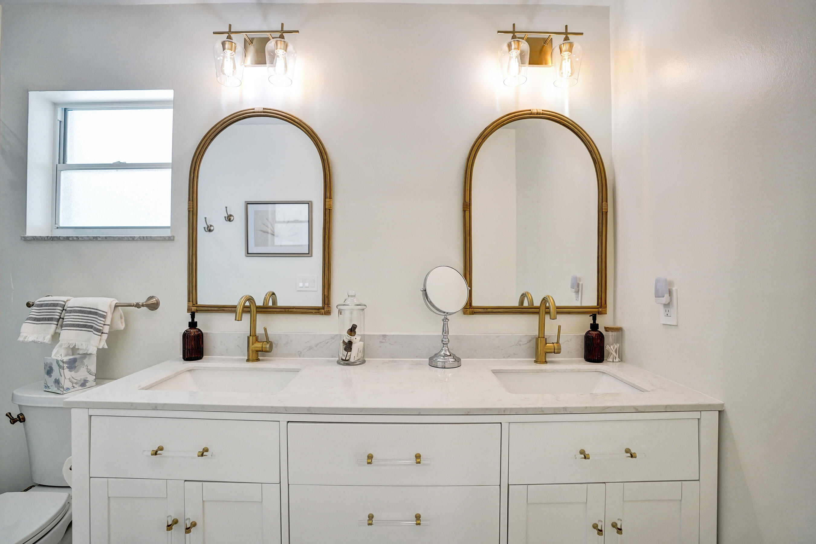 1407 SW Peninsula Lane