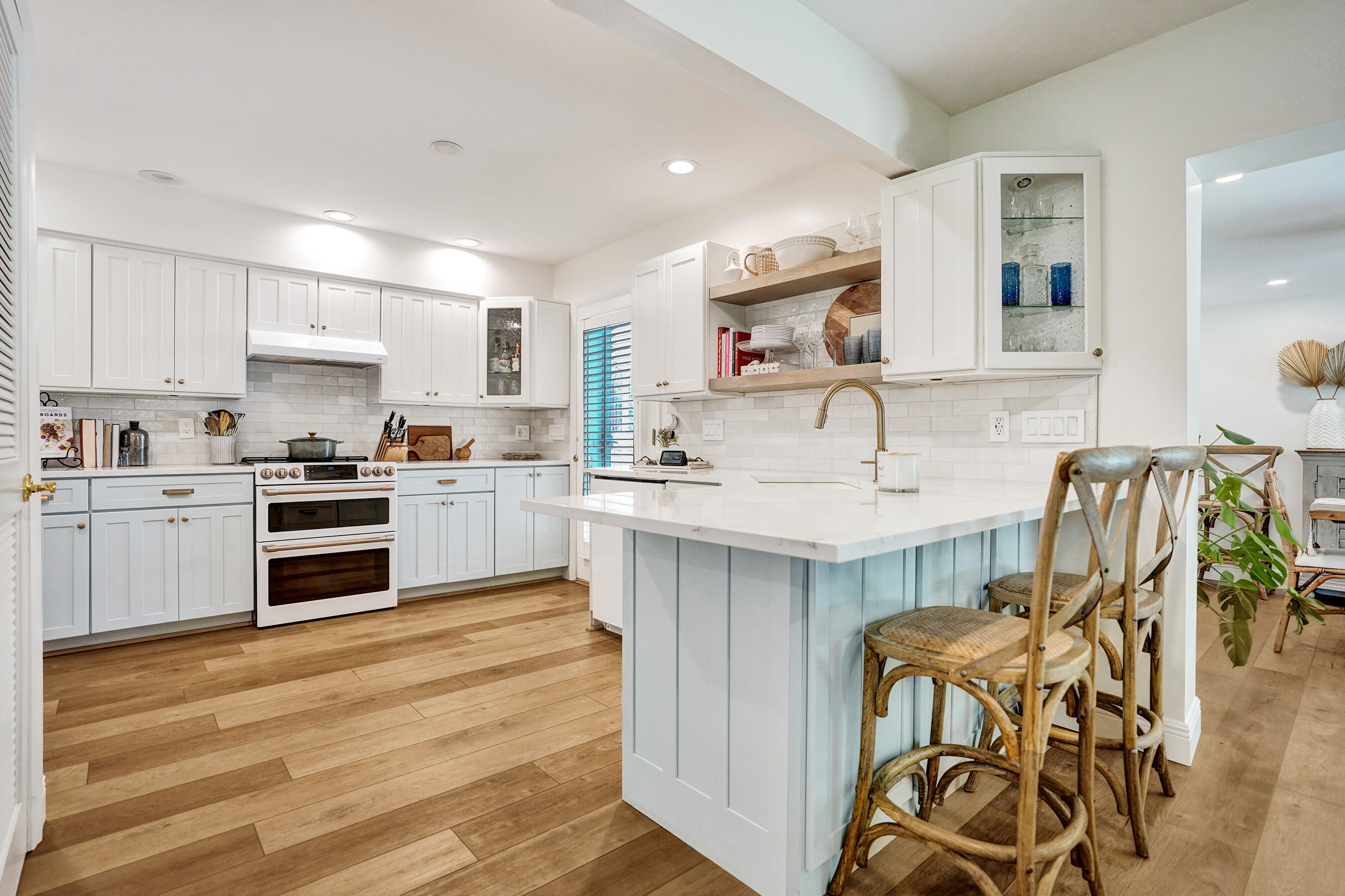 1407 SW Peninsula Lane