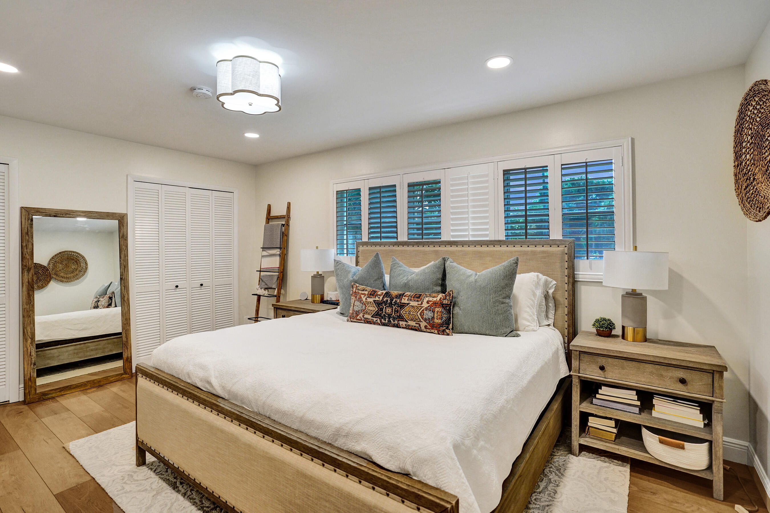 1407 SW Peninsula Lane