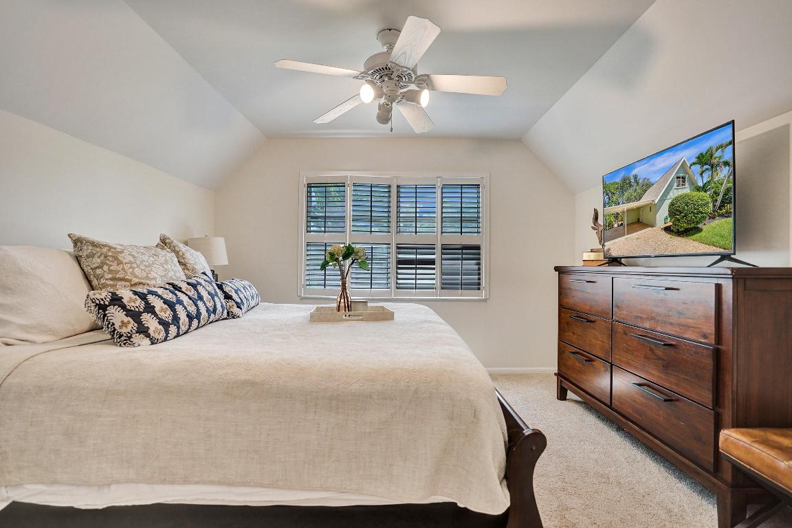 1407 SW Peninsula Lane