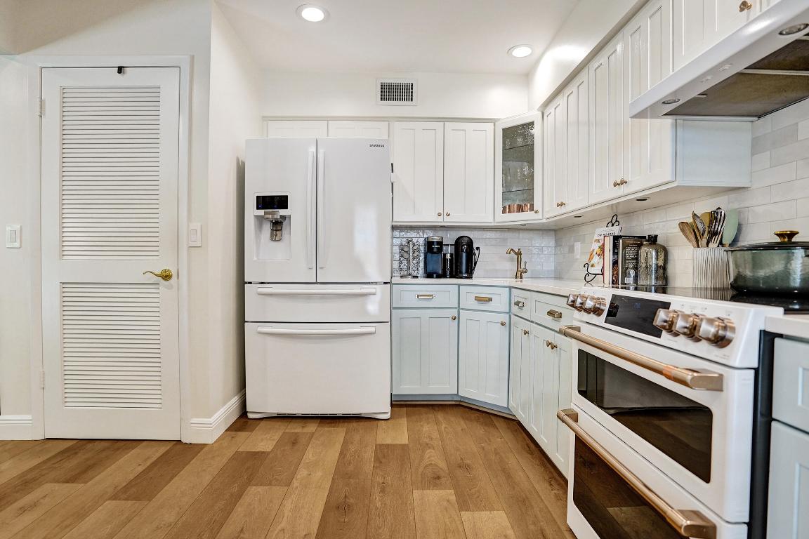 1407 SW Peninsula Lane