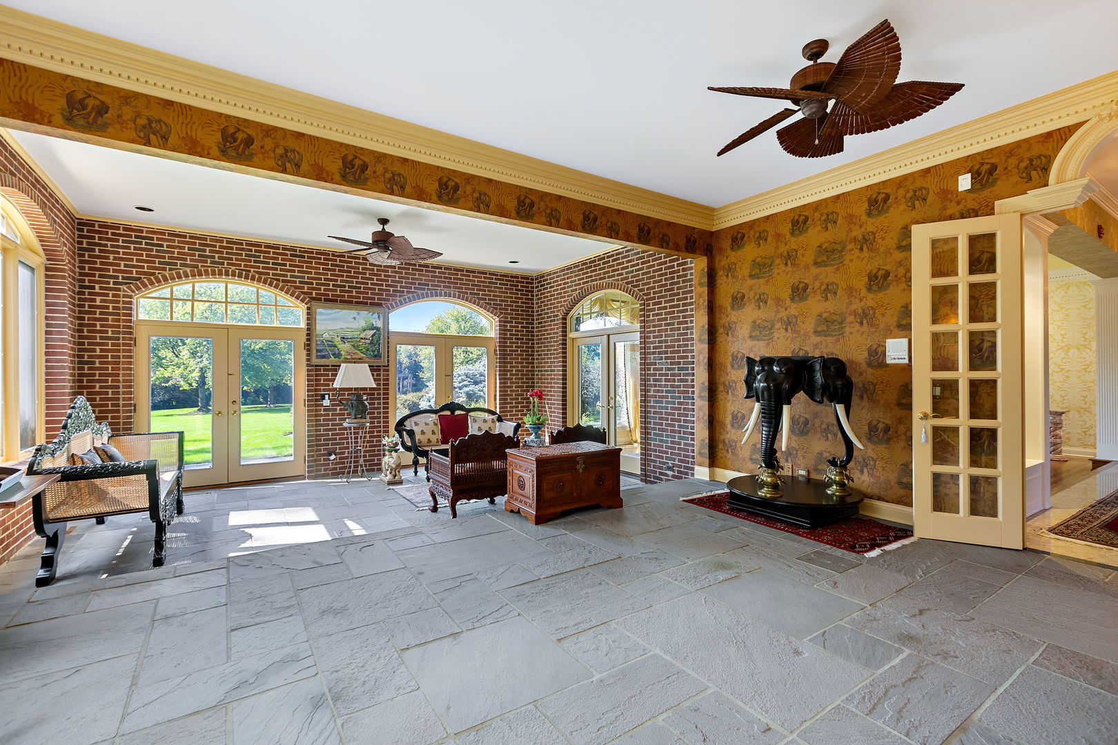 655 W Northcroft Court