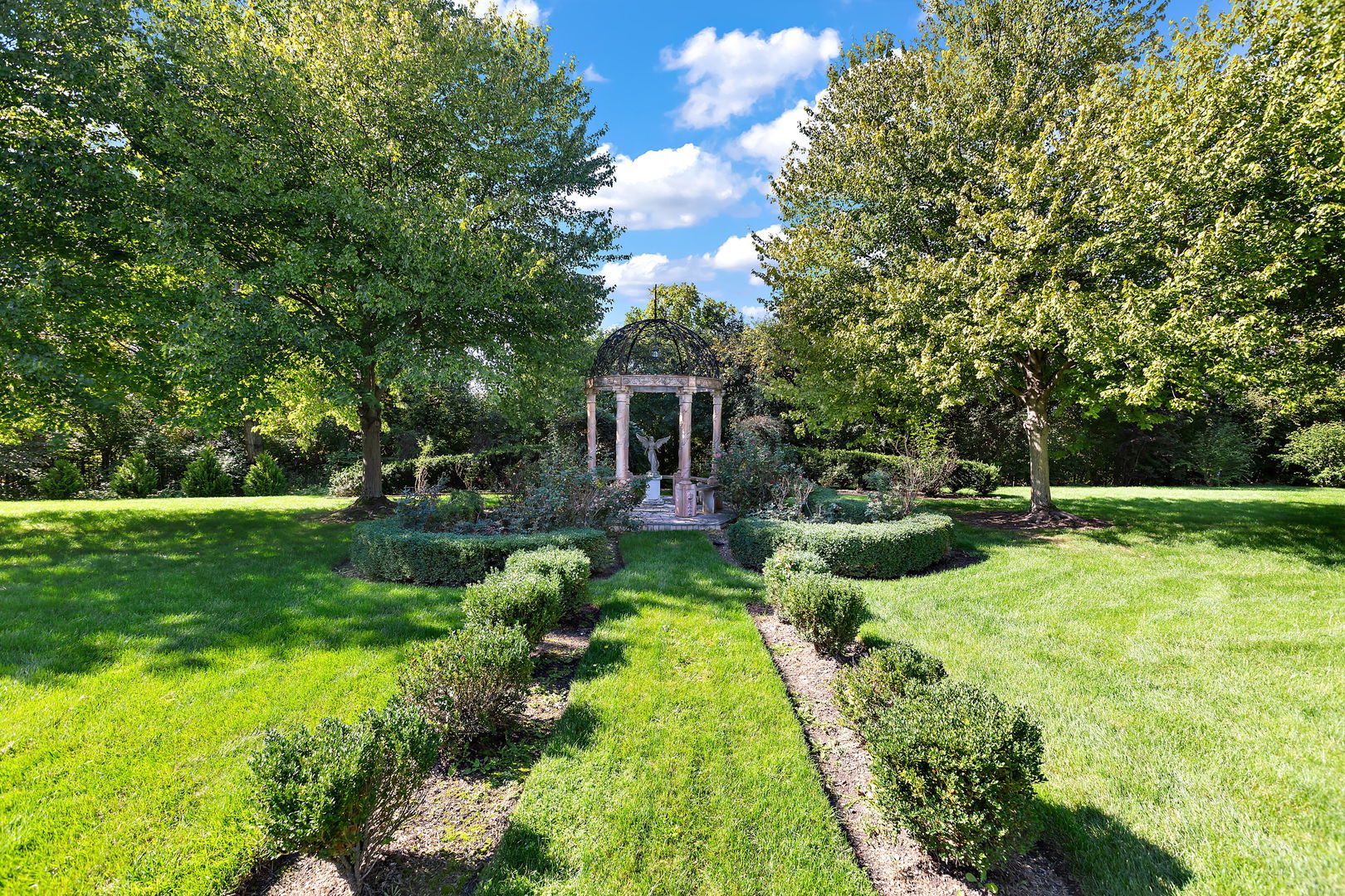 655 W Northcroft Court