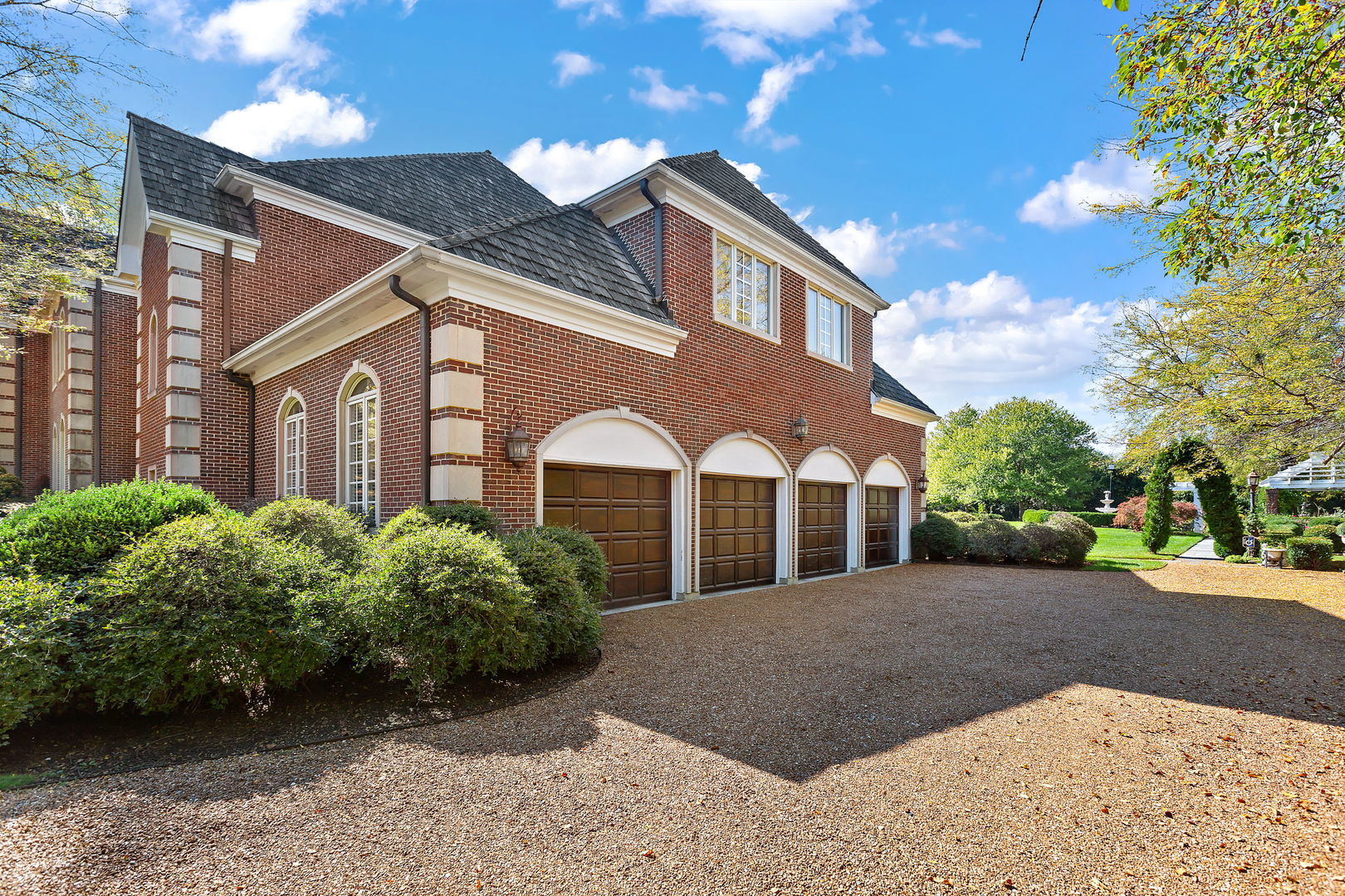 655 W Northcroft Court