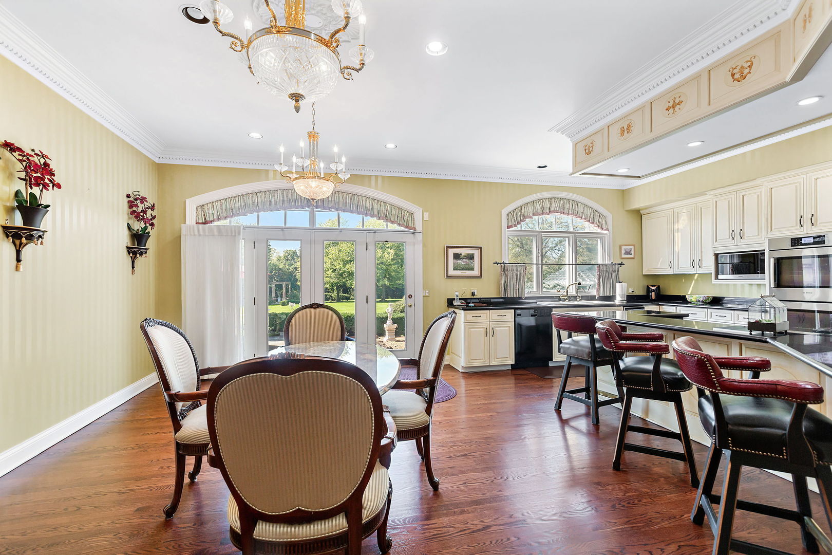 655 W Northcroft Court