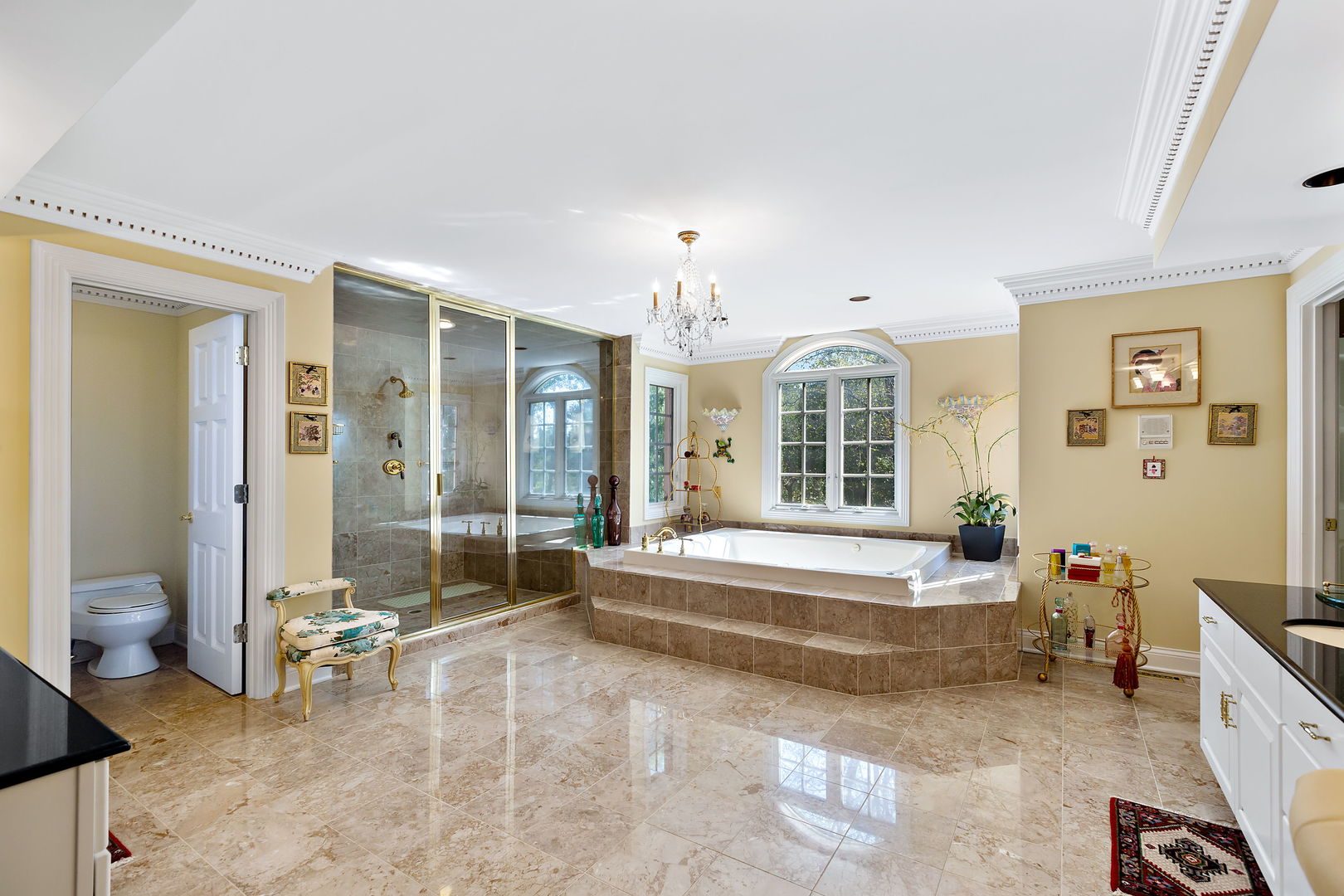 655 W Northcroft Court