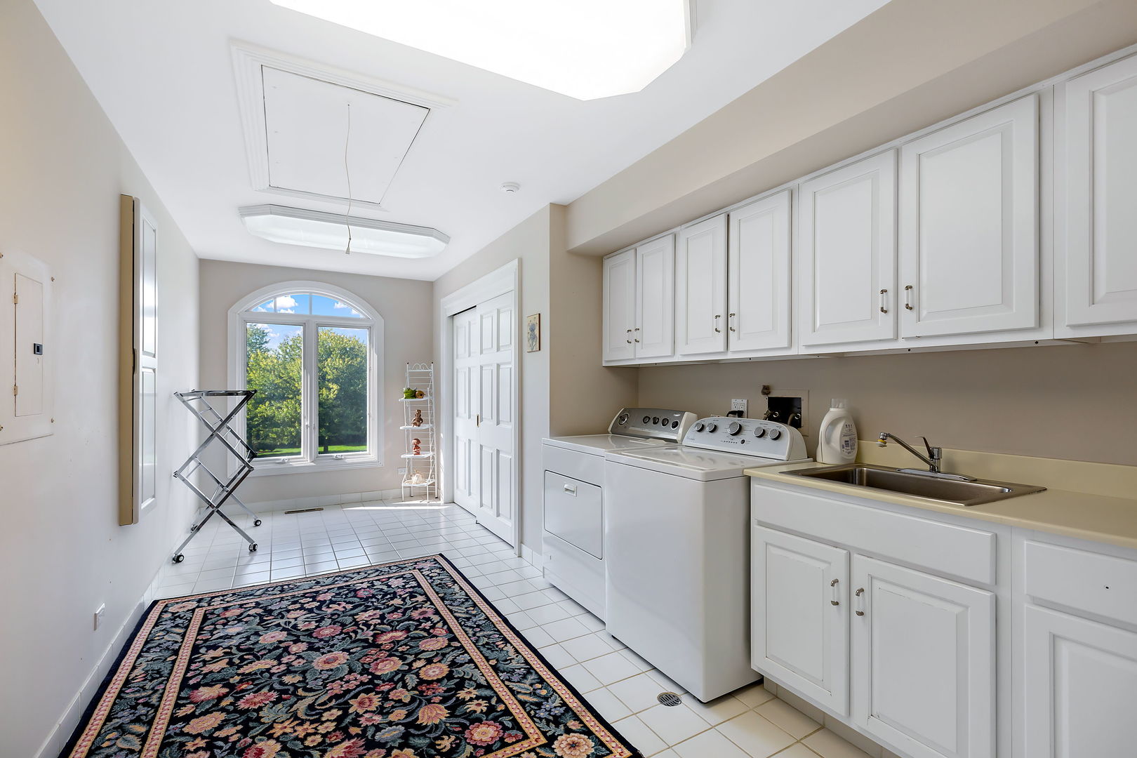 655 W Northcroft Court