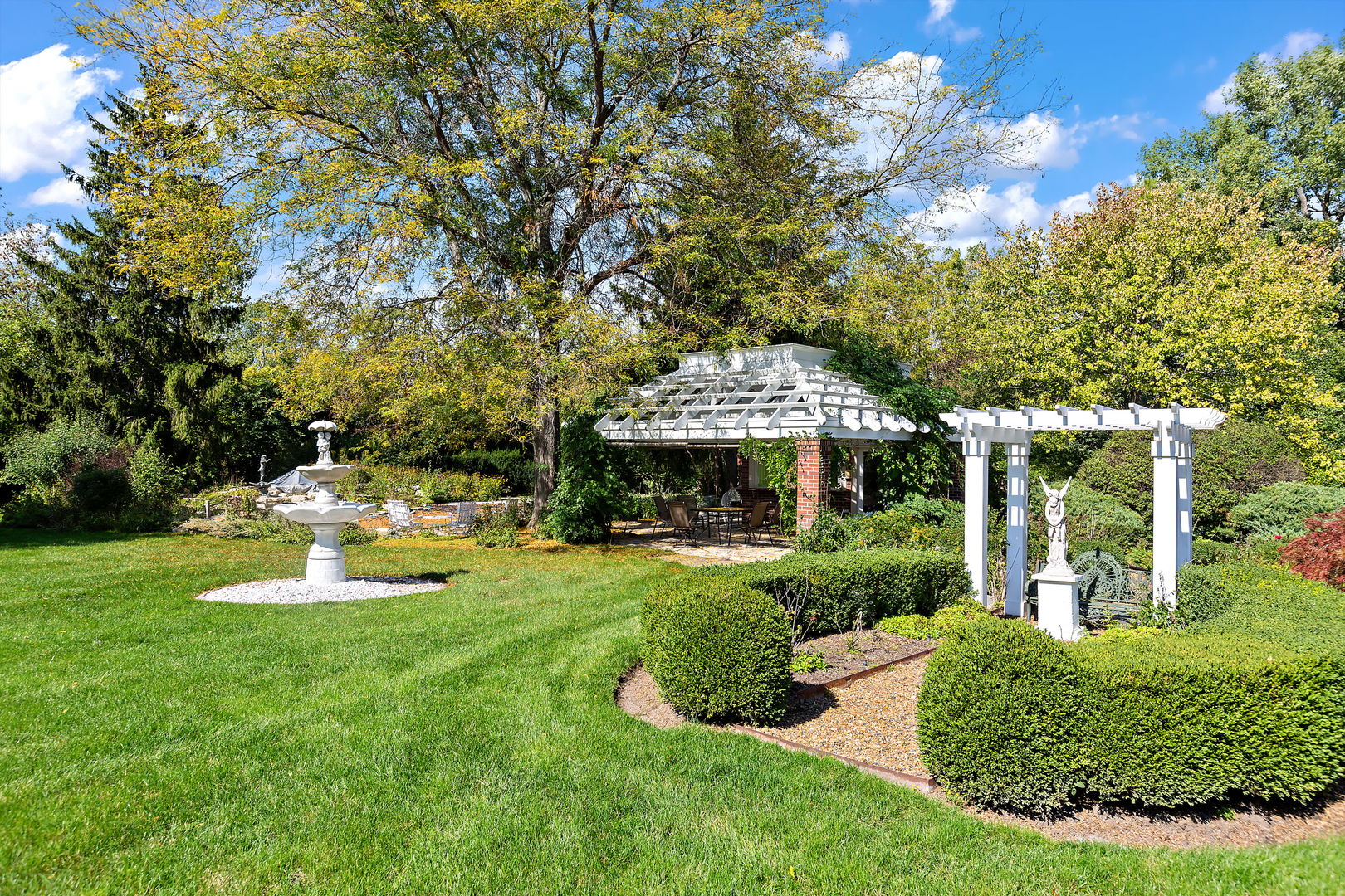 655 W Northcroft Court