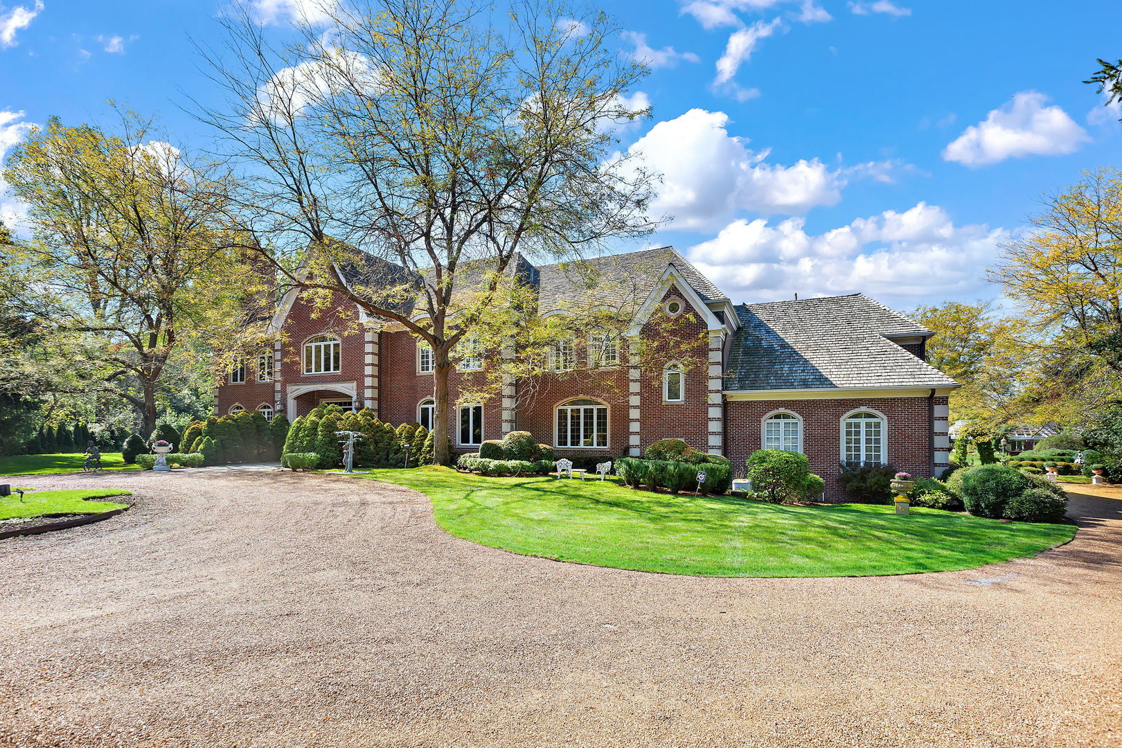 655 W Northcroft Court
