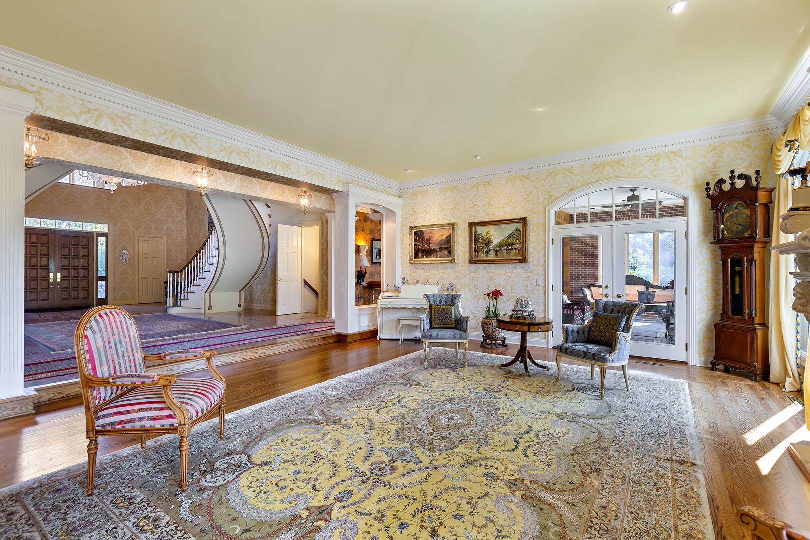 655 W Northcroft Court