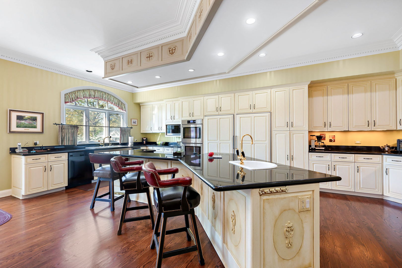 655 W Northcroft Court
