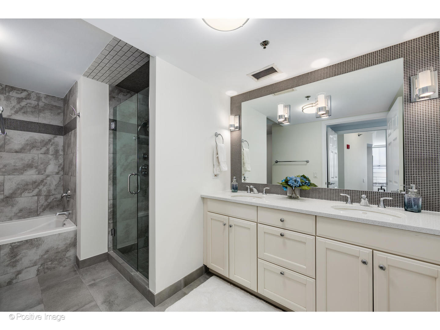 25 E Superior Street Unit: 1301